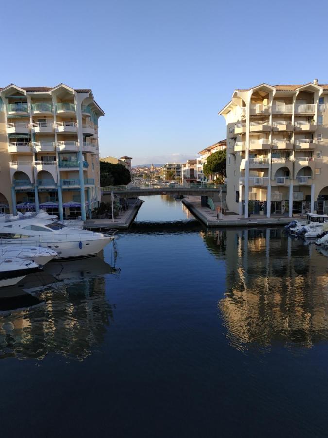 Charmant Appartement A 350M De La Plage Et Du Port Фрежюс Экстерьер фото